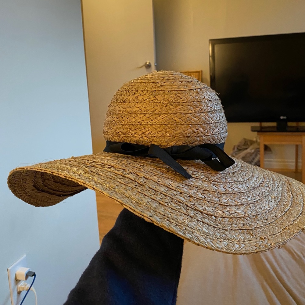 Wide brim, floppy raffia sun hat